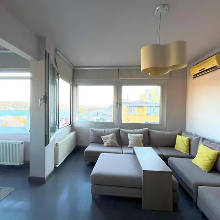Stylish With Bosphorus View In Besiktas *